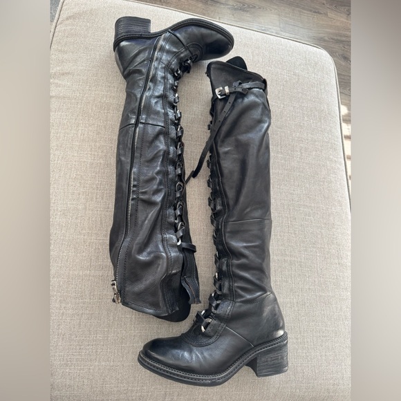 Yoko - Picture 4 of 7